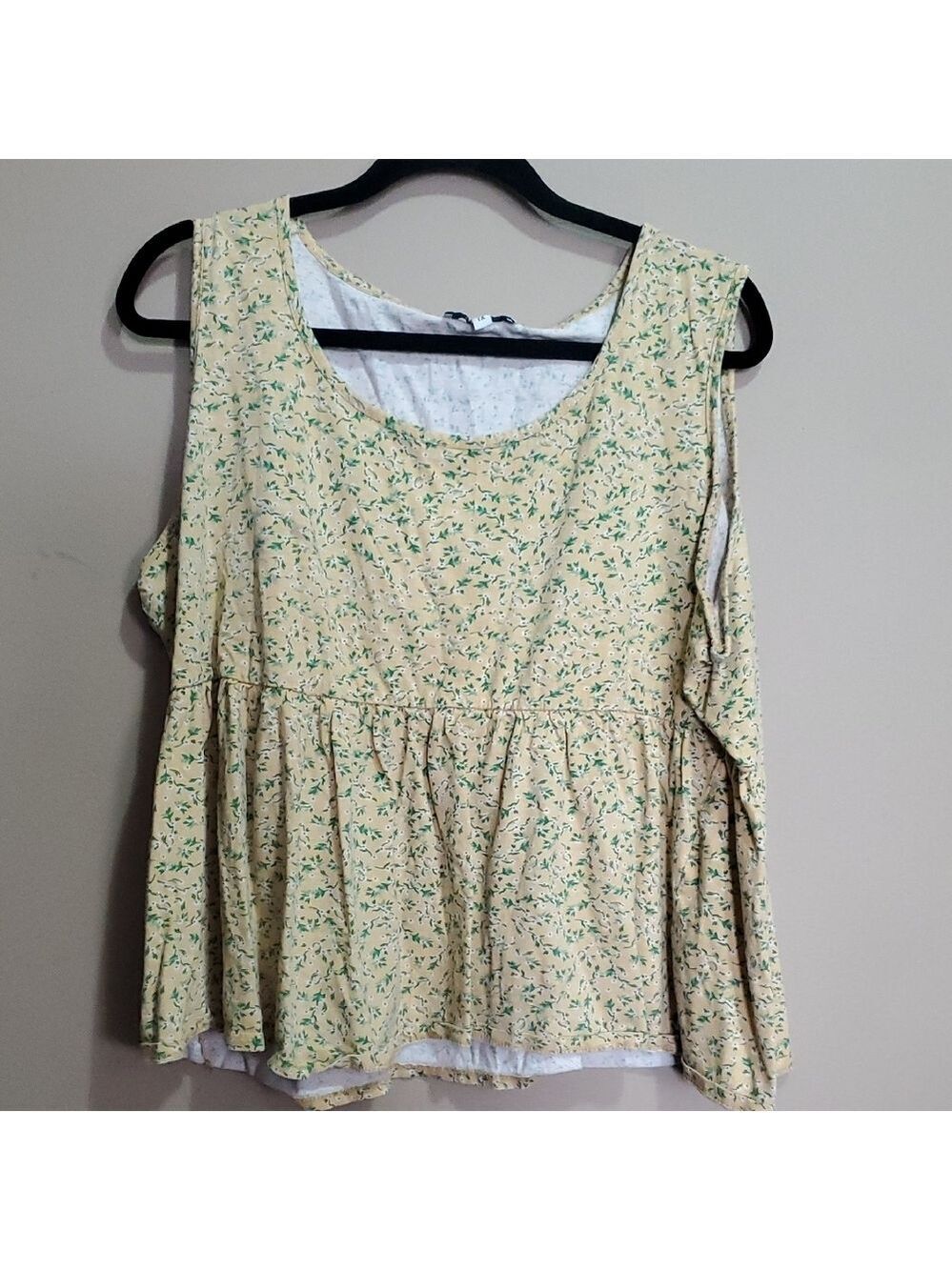 My Style Floral Sleeveless Top - Cream and Green Size 1x
